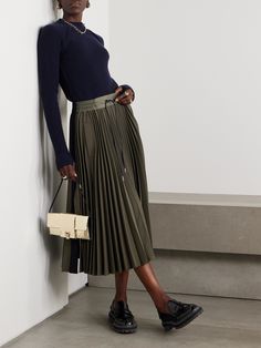 Sacai's midi skirt is made from tech-jersey, which is folded with sharp, knife pleats so it brings texture and volume to your outfit. It's offset with ribbed-knit trims at the elasticated drawstring waistband and has handy pockets on either side. Ground yours with combat boots. Sacai Skirt, Green Pleated Skirt Outfit, Hamptons Outfit, Knife Pleated Skirt, Green Pleated Skirt, Simplicity Fashion, Knife Pleats, Midi Skirt Outfit, Sharp Knife