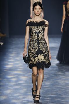 Marchesa Fall 2016 Ready-to-Wear Collection Photos - Vogue Fashion Show Makeup, Georgina Chapman, Show Makeup, Casual Chique, Couture Runway, Baroque Fashion, Marchesa