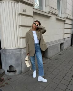 April Fashion Outfits, Outfit Ideas For New York In April, October Style Outfits, Florence Spring Outfits, New York Looks Spring, April Outfit Ideas Spring, April In New York Outfits, October New York Outfit, April Outfits 2024