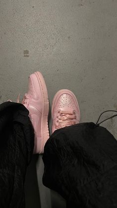 Snicker Shoes, Diy Vetement, Fancy Shoes, Pink Vibes, Aesthetic Shoes, Shoe Art