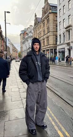 Winter Fashion Men 2024, Very Cold Winter Outfits Men, 2024 Winter Men Fashion, Men’s Street Style Winter 2024, Winter Outfit Inspiration Street Style, Mens Elevated Casual Outfits, Capsule Wardrobe 2024 Men, Men New York Outfits Winter, Men Winter Fashion Outfits Street Styles