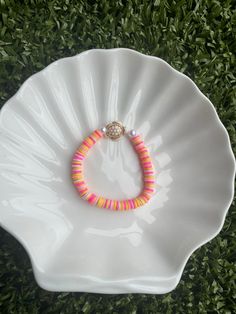 A cute turtle bracelet with lots of colours! Like pink, light pink, orange, yellow. A perfect bracelet for summer! Colorful Beads Coral Bracelet For Beach, Beach Bracelets With Colorful Beads In Coral, Coral Bracelets With Colorful Beads For Beach, Playful Yellow Beach Jewelry, Pink Summer Bangle Jewelry, Coral Bracelet For Summer Gift, Trendy Pink Stretch Bracelet For Beach, Cute Rainbow Jewelry For Beach, Cute Rainbow Jewelry For The Beach