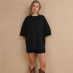 Brand New Super Comfortable 2 Piece Set. Oversized Tshirt And Shorts. Recommend Sizing Down. Shirt Has Pockets. Black Oversized Tops For Daywear, Oversized Tshirt And Shorts, T Shirt Shorts Outfit, Oversized Long Sleeve T Shirt, Shirt Shorts Outfit, Oversized Tshirt Dress, Tshirt And Shorts, Preppy Clothes, Oversized T Shirt Dress