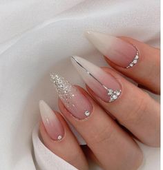 Long Stiletto Pink Stiletto Nails, Nagel Tips, Video Tiktok, Makijaż Smokey Eye, Photography Lifestyle, Bridal Nails, Prom Nails, Nail Arts, Gold Nails