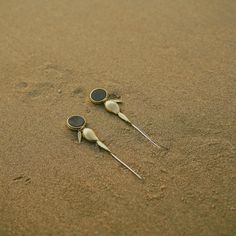 These edgy ear cuffs feature a beautiful gradation between a sculpted mango charm, delicately swaying mango leaf, and black onyx, making a striking and bold statement. Mango Leaf, Linen Lounge Pants, Embrace The Unknown, Vintage Silver Earrings, Ear Pins, Ear Cuffs, The Unknown, Black Bow, Jewelry Bags