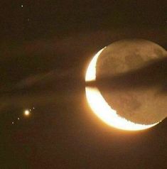 the moon is seen in front of an eclipse