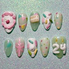 Press on nails handmade with care in Toronto, Canada! Am I the only one who wants to take a bite out of these birthday cake nails?! Celebrate YOU in this adorable set complete with balloons, sprinkles and customizable 3D candles 🎂 🌟 Durable and Reusable Application kit includes: - 1 cuticle stick - 1 nail buffer - 1 alcohol prep pad - 1 nail glue *Please let me know if you do not require the application kit so that I can reduce waste! 💌 Free international shipping on all orders Sizing info: - Confetti Nails Birthday, Cake Nail Designs, Nail Cake Design, Strange Nails Designs, Weird Nails Acrylic, Pool Themed Nails, Crazy Nail Sets, Candy Nail Charms, Balloon Nails Birthday