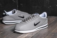 Nike Cortez Mens, Nike Cortez Shoes, Cortez Shoes, Mens Accessories Necklace, Christmas Wishlist Ideas, Nike For Women, Swag Hats, Basket Nike, Lowrider Bike