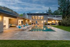 Luxe California ranch home designed for West Coast lifestyles with sliding glass walls open to the pool terrace & indoor outdoor living. Modern California Ranch, Newport Beach House, Beach Houses For Sale, Home Pool, Beverly Hills Houses, Clerestory Windows, Modern Ranch