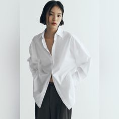 Nwt Zara Top Sz Xs Oversized Poplin Shirt White Button Down Loose Shirt W Lapel Collar Long Sleeves W Cuffs Frayed Raw Finish Detail New With Tags Business Casual Chic Business Casual Chic, Oversized Poplin Shirt, White Oxford Shirt, White Floral Blouse, Black Button Down Shirt, White Peplum, Zara Outfit, Oxford White, Zara New