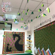 the classroom is decorated with green and white paper garlands hanging from the ceiling above