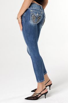 Low-rise, medium dark-wash skinny jeans- Embroidered wings with black leather and mini rhinestone details- Rhinestone rivets- Embossed black leather logo brand patch- 5-pocket design- Slight fading Model is wearing size: 26Model Measurements:Height: 5'8"Bust: 35"Waist: 26"Hips: 39" Fabric Content: 52% Cotton, 27% Lyocell, 20% Polyester, 1% Elastane Care: Gentle machine wash inside-out with like colors in cold water, Tumble dry low. Style No. L9340S-K1452 Shadow Wings, Leather Logo, Pocket Design, Get The Look, Jean Outfits, Bootcut Jeans, Short Tops, Short Outfits, Low Rise