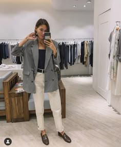 White Shirt And Blazer Outfit, Outfit Inspo Leather Pants, Cute Outfits Autumn, Outfit Ideas Fall Casual, Casual Chic Autumn, Aesthetic Outfit Ideas Winter, Winter Outfit Ideas Casual, Autumn Outfits 2022, Halloween Costumes Cute