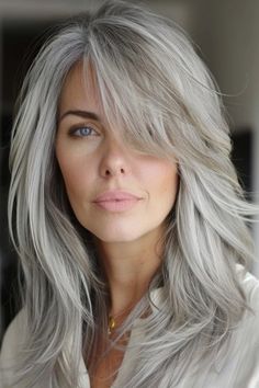 Are you a woman over 60 looking for a hairstyle that’s both stylish and age-appropriate? Look no further than the timeless elegance of gray hair paired with the youthful charm of bangs! These 30 absolutely Annika Von Holdt, Older Hair, Long Hairstyles For Women, Women Haircuts Long, Makeup Tip