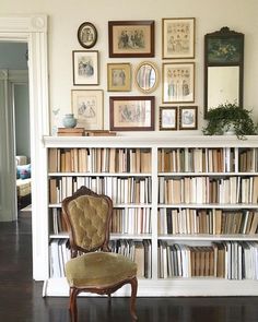 a chair sitting in front of a book shelf filled with books