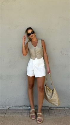 Day Dress Outfit, Dress Outfit Casual, Work Dress Code, Travel Ootd, Corporate Outfits, White Day, Spring Fashion Trends, Vest Outfits