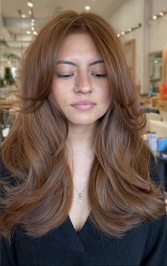 Cowboy Copper Hair Fair Skin, Auburn Light Brown Hair, Ash Copper Hair, Light Brown Copper Hair, Copper Hair Long, Copper Cowgirl, Cinnamon Brown Hair, Blonde Copper, Textured Hairstyles