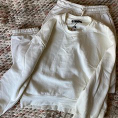 Cream Matching Cuffed Sweats And Sweatshirt Very Comfy For Lounging Or Running Errands The Top Is Slightly Cropped Super Soft Size:S Color: Cream Zara Casual Sweatshirt For Loungewear, White Long Sleeve Tops For Lounging, White Plain Tops For Loungewear, Zara Cotton Sweatshirt For Loungewear, Zara Crew Neck Sweatshirt For Loungewear, White Top For Lounging In Fall, Zara White Tops For Loungewear, Casual White Zara Sweatshirt, Zara Basics