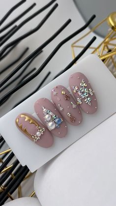 Christmas Rhinestone Nails, New Years Gel Nails, Diy Rhinestone Nails, Art Deco Nails, November Nails