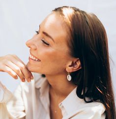 Feeling the ocean vibes yet? Funky, colorful and never ever too boring. Our Makayla Earrings are perfect for letting the sunshine in your life. BONUS: You can take the shells off and wear the hoops solo or in different variations. Cowrie Shell 14K Gold-Plated 100% Sterling Silver Base Nickel free Hypoallergenic Tarnish Resistant 11mm hoop Latch Clasp *Shells may vary slightly in size & color. Hair Charms, Ocean Vibes, Charm Rings, Cowrie Shell, Shell Earrings, Color Free, Chic Boutique, Holiday Specials, The Sunshine