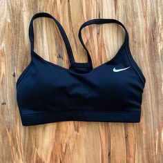 Nike Sports Bra. Padded. Cute Keyhole Back Design. Padded. Never Worn, Without Tags. Excellent Condition Nike Sports Bra Aesthetic, Gym Wishlist, Nike Bras, Cute Sports Bras, Nike Sports Bras, Gym Tops Women