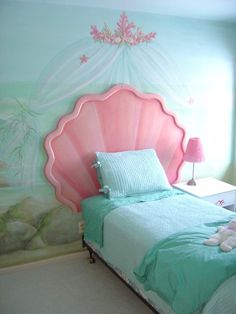 Mermaid room. Holy cow this is AMAZING Princess Bedroom Set, Little Mermaid Bedroom, Little Mermaid Room, Disney Princess Bedroom, Mermaid Bedding, Mermaid Bedroom, Mermaid Room, Princess Bedroom, Princess Room