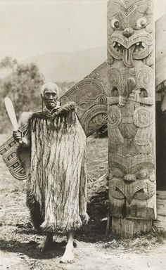 Māori Chieftan holding a Mere (Patu or Short club), New Zealand (Polynesia), n.d. Maori Portrait, Maori Moko, Maori Tribe, Polynesian People, Maori Culture, Ta Moko, Maori Designs