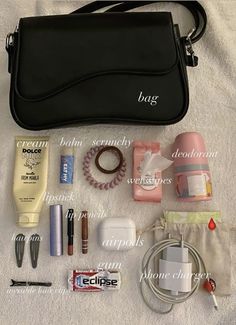 Celana Jins Wanita, Schul Survival Kits, School Backpack Essentials, Backpack Essentials, School Bag Essentials, Travel Bag Essentials, Smink Inspiration