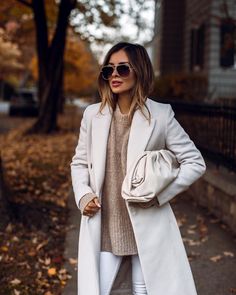 Easy All-Day Hairstyles You Can Achieve Using Hair Extensions Aspen Winter, White Denim Outfit, Winter White Outfit, Neutral Fall Outfits, Jumpsuit Winter, Mia Mia Mine, Winter Packing List, Mia Mia, Winter Packing