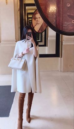 Neutral Color Work Outfits, Simple Elegant Daily Outfit, Long Blazer Coat Outfit, Professional Pink Outfit, Classy Feminine Outfits Winter, Elegant Classy Outfits Aesthetic Luxury, Jlo Clothes, Winter Outfits Elegant Classy, Plazacore Aesthetic