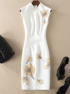 Sleeveless Cheongsam, Stylish Kurtis Design, Design Moda, Fashion Attire, Fashion Elegant, Embroidery Fashion, Western Dresses, Cheongsam, Dress Design