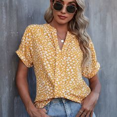 Xs=2 S=4 M=6 L=8/10 Xl=12 Xxl=14 Brand New Ships In 6-10 Days Style: Boho Pattern Type: Ditsy Floral Type: Top Neckline: Notched Sleeve Length: Short Sleeve Sleeve Type: Batwing Sleeve Length: Regular Fit Type: Regular Fit Fabric: Non-Stretch Material: Polyester Composition: 100% Polyester Care Instructions: Machine Wash Or Professional Dry Clean Sheer: No Ditsy Floral Top, Batwing Sleeve Blouse, Yellow Print, Women Blouses, Floral Print Blouses, Floral Print Shorts, Women Shirts Blouse, Print Blouse, Ditsy Floral