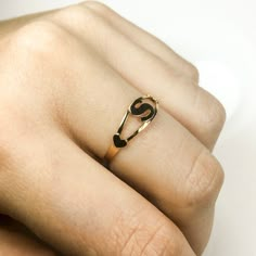 S Name Ring Design, S Letter Ring Design, Hand Jewelry Rings, Couple Ring Design, Gold Finger Rings, Mens Gemstone Rings, Gold Rings Simple, S Letter