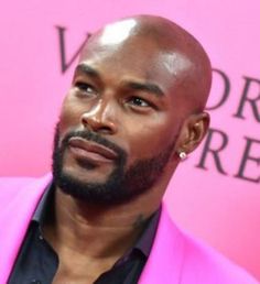 Ator Tyson Beckford.... Ai meu core... 45 aninhos Black Hair For Men, Bald Black Men, Black Men With Beards, Bald Black Man, Black Men Beard Styles, Head Reference