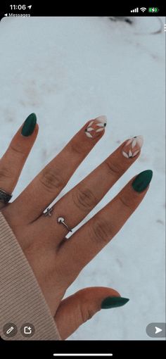 #nailsdesign #green #greennail Emerald Green Minimalist Nails, Manicure Ideas For Short Nails Green, Emerald Green Spring Nails, Green Almond Short Nails, Simple Nails Emerald Green, Emerald Green Accent Nails, Dark Tone Nail Designs, Cute Forest Green Nails, Hunters Green Nails