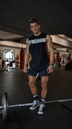 Converse Gym Outfit, Gym Chic, Gym Attire, Estilo Fitness, Gym Outfit Men, Gym Fits, Outfits With Converse, Gym Style, Muscular Men