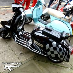 several motorcycles are parked on the sidewalk near each other