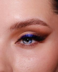 Blue Eyeshadow Makeup, New Year Look, Make Up Ideas, Selfie Camera, Cute Makeup Looks, Utila, Blue Eyeshadow, Eye Makeup Art, Blue Makeup