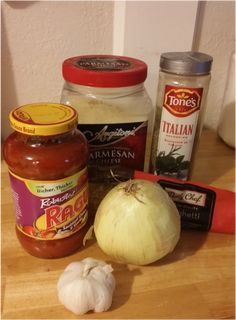 the ingredients for this dish include garlic, tomato sauce, and seasoning