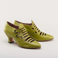 American Duchess: PRE-ORDER Endora Women's Victorian Witch Shoes (Arsenic Green) Arsenic Green, Victorian Witch, Edwardian Shoes, American Duchess, Witch Shoes, Vintage Fashion 1950s, Oxford Pumps, Dark Academia Fashion, Academia Fashion