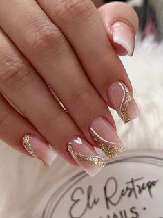 Nails With Gold, Nails Heart, Nagel Tips, Easy Nails, Gold Nail, Fake Nails With Glue, Heart Designs