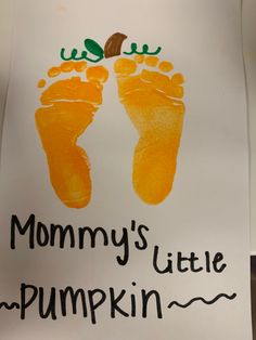 a paper sign that says mommy's little pumpkin on it with an image of a foot print