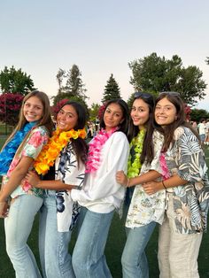 #friends #firstdayofschool Beach Outfit Spirit Week, Tropical Spirit Day, Surfer Spirit Week, Tropical Spirit Week Outfit, Tropical Day Spirit Week, Hawaii Outfits Spirit Week, Biker Vs Surfer Spirit Week, Surfer Outfit Spirit Week, Spirit Weeks