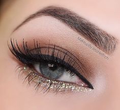 Make Up Gold Eyes, Fun Gold Eye Makeup, Gold Eye Look, Brown And Gold Eye Makeup, Smokey Glitter Eye Makeup, Gold Smokey Eye Makeup, Gold Glitter Smokey Eye Makeup, Subtle Gold Smokey Eye Makeup, New Year's Eve Makeup