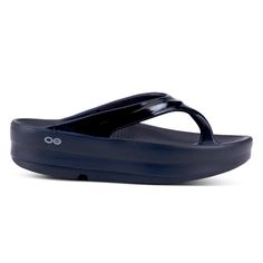 OOMEGA THONG BLACK Women's Sandals Oofos Recovery Sandals, Active Recovery, Closed Cell Foam, Black 7, In Fashion, Black Sandals, Platform Sandals, Womens Sandals, Technology