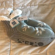 New And Never Worn. Perfect For Around The House Or Hotel. Infused With Aloe For A Mini Spa Feel Every Time! Gray Non-slip Socks, Comfortable Non-slip Gray Socks, Comfortable Gray Winter Slippers, Cabin Socks, Mini Spa, Womens Knit Sweater, Red Slippers, Pink Slippers, Ballerina Slippers