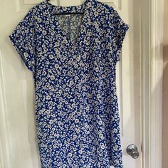 New But Tags Removed, Never Worn. Gap Women’s Large Blue With White Flower, Material Polyester. Blue Knee-length Ditsy Floral Dress, Blue V-neck Floral Dress With Ditsy Print, Blue Floral V-neck Dress For Daywear, Gap Summer V-neck Dress, Gap V-neck Daywear Dress, Gap Casual Spring Dress, Casual Blue Floral Dress With Short Sleeves, Blue Casual Cotton Floral Dress, Casual Gap Dress For Day Out