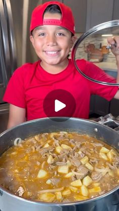 Enrrique Alejandro on Instagram: "Carne Con Chile y Papas Recipe

🌶️ Salsa Roja
1️⃣ Char 4 roma tomatoes, 3-4 garlic cloves, and 1/4 onion. Add to a blender.
2️⃣ Lightly toast 6 chiles de arbol (don’t burn them!) and add to the blender with 2 1/2 cups water and chicken bouillon to taste. Blend and set aside.

🥔 Seared Potatoes
1️⃣ Peel and chop 4 large yellow potatoes.
2️⃣ Sear in hot Oleico Gourmet Creole Style Oil. Set aside.

🥩 Carne
1️⃣ Sear 3 lbs milanesa de res on high. Season with Vallarta’s Secret Seasoning or your favorite.
2️⃣ When juices evaporate, add 1/2 julienned onion, cook until translucent.
3️⃣ Add Salsa Roja and potatoes, simmer for 15-20 mins.

🛒 Tip: Grab your masa and oil at Vallarta Supermarkets!

Receta Español:

Receta de Carne Con Chile y Papas

🌶️ Salsa Roja Seared Potatoes, Papas Recipe, Mexican Meat, Papa Recipe, Kid Chef, Beef Meals, Yellow Potatoes, Roma Tomatoes