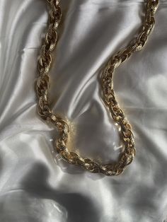 This is a true statement piece. It's a chunky vintage gold tone chain by Monet. It's heavy! Clasp is a hook. Total length - 28 to 29.5 inches 0.5 inches wide I wonder if it could be a belt too, but not sure, might be too small. *Note that like most vintage pieces, there is a little tone wear on this item from age. Please do not purchase it if this doesn't work for you. More vintage gold chains: https://www.etsy.com/shop/aqsa?search_query=vintage+gold+chain+necklace Enter my shop: aqsa.etsy.com Monet Costume Jewelry, Vintage Gold Chain, Essential Oil Case, State College Pa, Goth Witch, Dinosaur Necklace, Cowrie Shell Necklace, Retro Costume, Vintage Monet