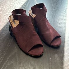 Brand New, Never Worn Sonoma Peep Toe Wedges. Wine Colored. 2.5” Heel Spring Burgundy Heels Of Medium Width, Beige Wedge Sandals, Summer Dresses Shoes, White Wedge Sandals, Beige Wedges, Espadrilles Style, Summer Wedges, White Wedges, Tan Wedges